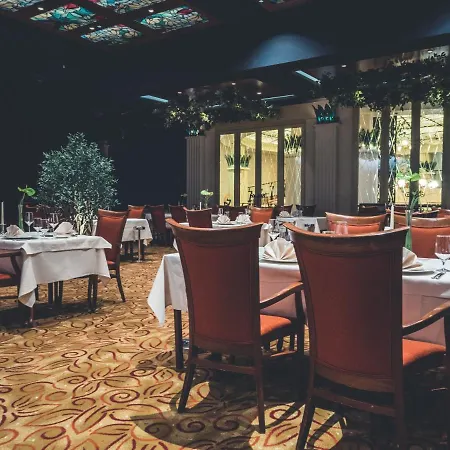 Park, & Entertainment מלון