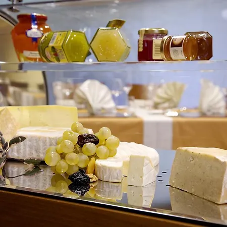 Otel Park, & Entertainment