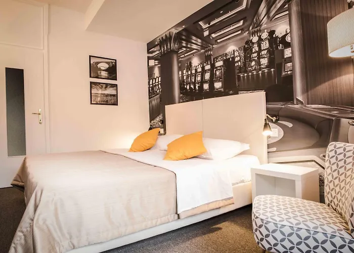 Park, & Entertainment מלון